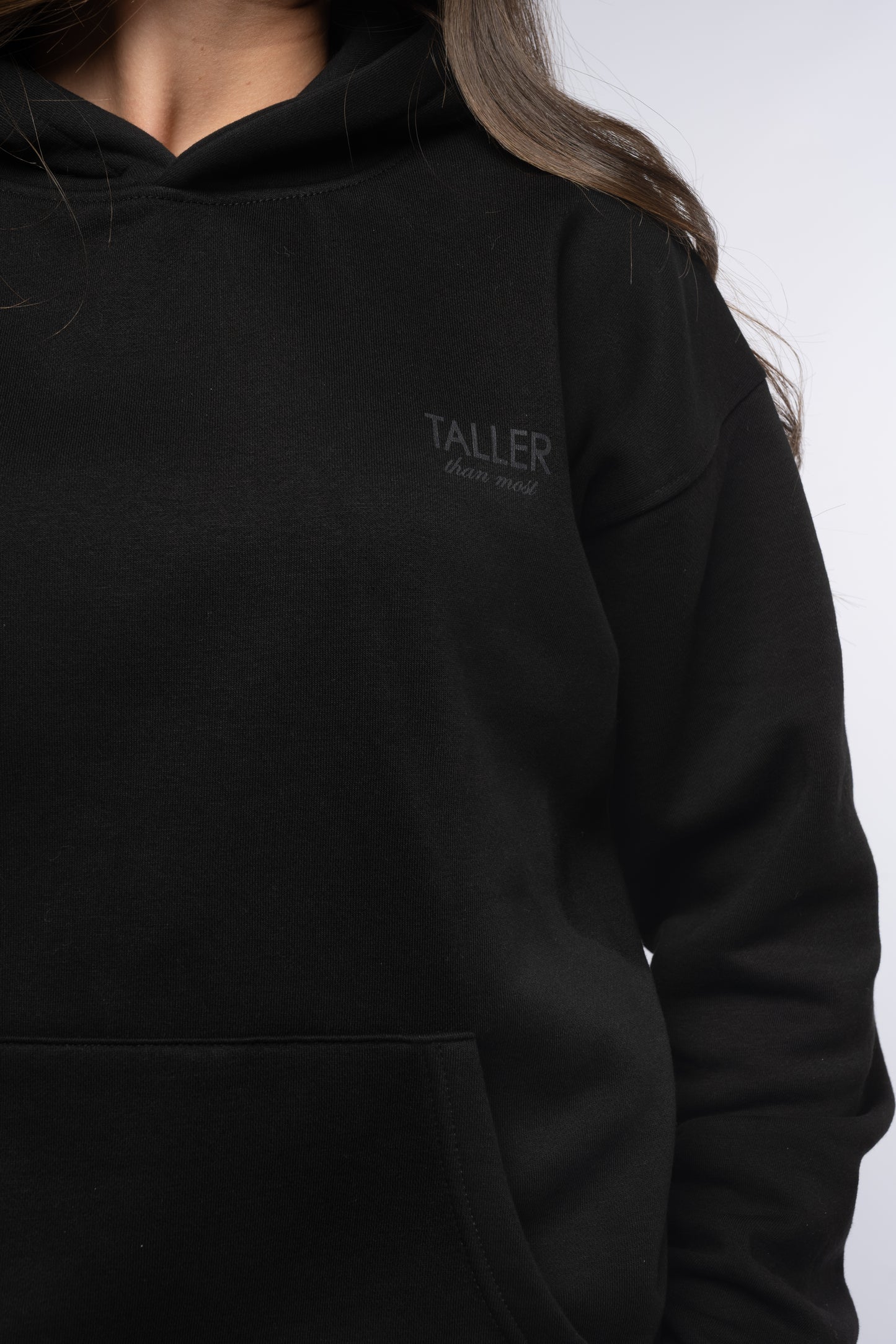 Taller hoodie in black